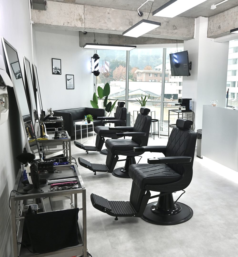 Interior Scissor White barbería premium Concepción